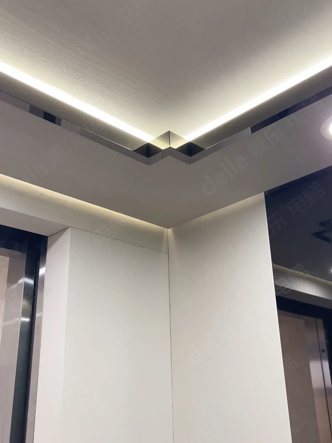 湖州安吉 双折楼梯对面，建井道装电梯 现场实拍 5