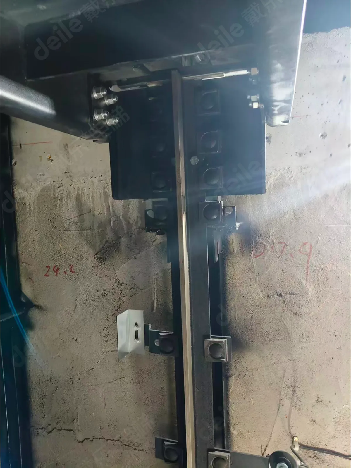 湖州南浔 楼板开孔封闭式电梯实拍 现场实拍 8